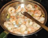 Foto del paso 4 de la receta: Pasta con camarones