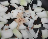 Foto del paso 1 de la receta: Calabacitas primavera para tostadas o acompañamiento/ guarnición