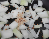 Foto del paso 1 de la receta: Calabacitas primavera para tostadas o acompañamiento/ guarnición