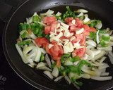 Foto del paso 6 de la receta: Guiso de patatas con merluza, almejas y langostinos