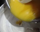 Foto langkah ke 3 dari resep Bolu Marmer Putih Telur.