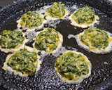 Foto del paso 4 de la receta: Buñuelos de acelga al horno súper fáciles sin tacc