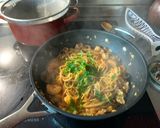 Foto del paso 9 de la receta: Spaghetti - mar y monte (setas y gambas)