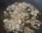 Foto langkah ke 4 dari resep Tuna Jamur Kecap Pedas.