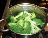 A picture of step 1 of Broccoli with Lemon Butter Sauce.