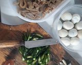 Foto langkah ke 1 dari resep Oseng usus cabe hijau ala nasi bungkus angkringan jogja.