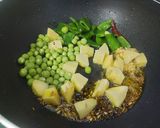 A picture of step 2 of Bathua Saag er Ghonto (Bathua Sabzi).