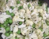 A picture of step 2 of Gobhi Matar masala.
