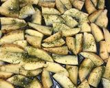 Foto del paso 3 de la receta: Papas crocantes (al horno)❤️🍟