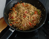 Foto del paso 4 de la receta: Fideos chinos con gambas