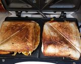 A picture of step 3 of Maggi Sandwiches.