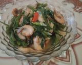 Foto langkah ke 4 dari resep Cah Kangkung Udang Saos Tiram.