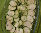Foto del passaggio 1 della ricetta Parmigiana bianca di zucchine