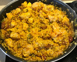 Foto del paso 5 de la receta: Paella de pollo con chorizo a mi estilo 😋