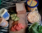 A picture of step 5 of Egg and vegetable sandwich.