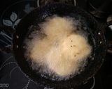 A picture of step 3 of Rice crackers with onion karam.
