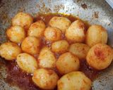 A picture of step 4 of Dum Aloo Curry.