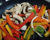 Foto del paso 1 de la receta: Omelett de pimientos y champiñones