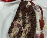 A picture of step 9 of Chocolate Dome with Strawberries and Milk Cream.