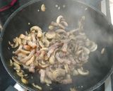 Une image de l'étape 2 de Tagliatelles alla boscaiola.