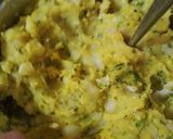 A picture of step 3 of Aloo paratha.
