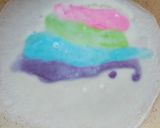 Foto langkah ke 3 dari resep Dadar gulung pelangi.