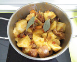 Foto del paso 5 de la receta: Orejas con patatas