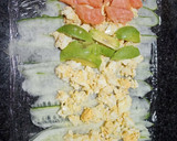 Foto del paso 3 de la receta: "sushi" de pepino y salmón sin arroz