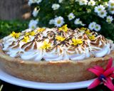 Foto del paso 7 de la receta: Tarta de dulce de leche, pastelera y merengue🌺
