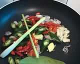 Foto langkah ke 3 dari resep Tumis Kerang Saus Tiram.