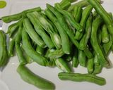 Foto del paso 1 de la receta: Salteado🧅de habichuelas🥘y arvejas🫛🧄🍠