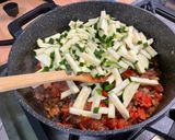 Une image de l'étape 12 de Courgettes et tomates, oignon rouge au bouillon de gambas.