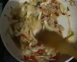 Foto langkah ke 5 dari resep Tumis jamur pedas.