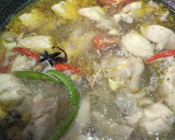 Gambar langkah 2 resipi Sup Ayam Bersama Sawi Putih.