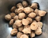 A picture of step 1 of Soy meat and Oyster sauce stir-fry.