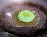 Foto langkah ke 4 dari resep Kue Cucur Pandan tanpa mixer.