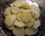 Foto del paso 1 de la receta: Brócoli con patatas gratinadas con bechamel al curry