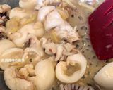 A picture of step 6 of Stir-Fried Baby Squid.