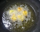 A picture of step 6 of Singhare atta pakoda.