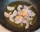 Foto del paso 2 de la receta: Guiso de salchichas con berenjena y pimientos