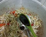 Foto langkah ke 3 dari resep Cah Taoge Ayam Kucai.