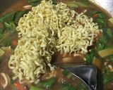 Foto langkah ke 5 dari resep Mie goreng basah.