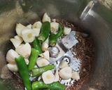 कवठाची चटणी (Kavthachi chutney recipe in marathi) रेसिपी स्टेप 2 फोटो 