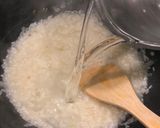 Foto del passaggio 5 della ricetta Risotto con Champignon e speck🍄‍🟫🥓🍛