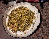 Foto del paso 3 de la receta: Tarta de choclo, arveja, queso y huevo