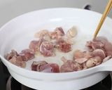 รูปขั้นตอนการทำที่ 1 ของ สปาเกตตีผัดซอสมะเขือเทศกับเบซิล