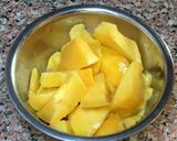 A picture of step 1 of Mango Shake.