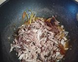 Foto langkah ke 4 dari resep Tongkol Suwir Kecap.