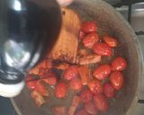 Foto del paso 2 de la receta: Queso Brie con Salteado de Tomates en Salsa de Soya