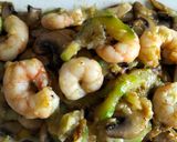 Foto del paso 4 de la receta: Revuelto de calabacín champiñón y gambas